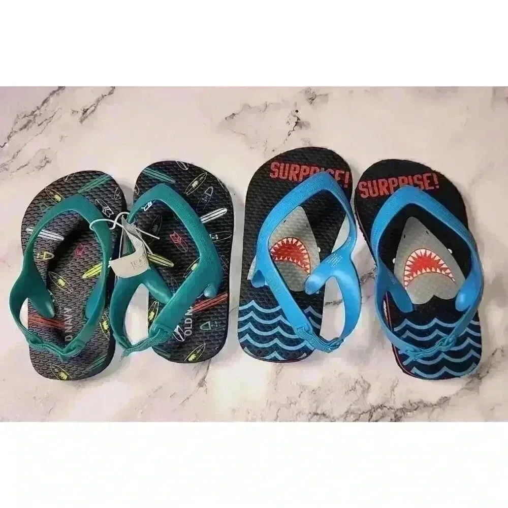 2 Pairs of Toddler Boys Size 6 and 7 Gap and Old Navy Flip Flops with Back